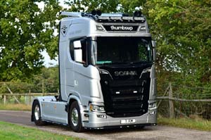 THUMBSUP 3 JGM 25ch0436