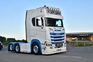 WHITE MJ, Y80 MJW 25cv1291