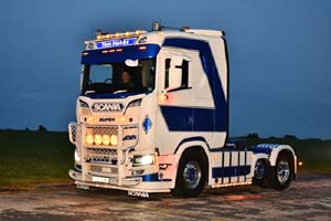 HOBBS, TOM Y10 TOM 25dv0765