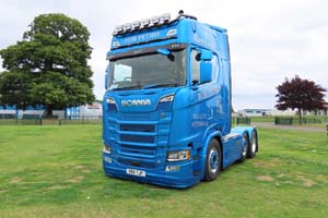 PETRIE, TOM V88 TJP 25ed2141