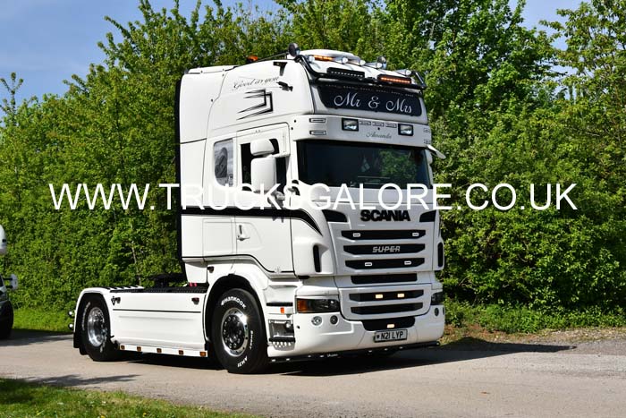 MR & MRS N21 LYP 25Lc0607