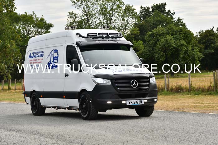 AJ REPAIRS YK19 GJW 25mv0459