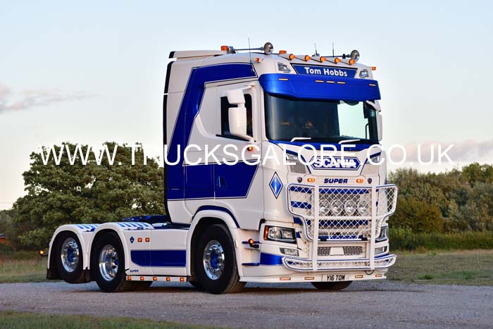 HOBBS, TOM Y16 TOM 25sm0864