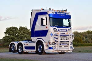 HOBBS, TOM Y16 TOM 25sm0864