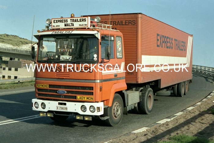 EXPRESS TRAILERS B-7982